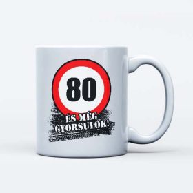   80 és még gyorsulok szülinapi bögre ajándék 80 éveseknek