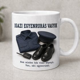 „Igazi egyenruhás vagyok” bögre ajándék