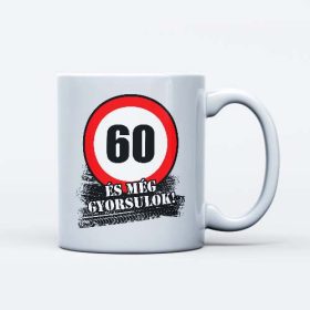   60 és még gyorsulok szülinapi bögre ajándék 60 éveseknek